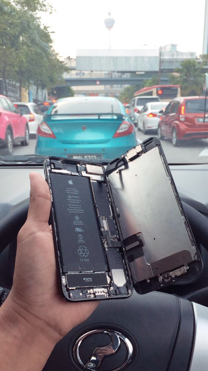 Sape sape nak repair phone on spot boleh  pm saya. RT sikit guys 😁✌🏻