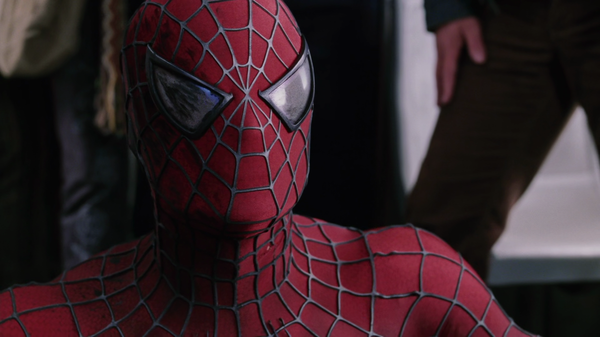 Tricks like these are part of the reasons most people are not aware of faceshells.Raimi used cleverly directing and editing to give the impressions that that's just how Peter looks when he wears the mask, like in a comicbook.And I love it, it's almost magica.It also looks dope
