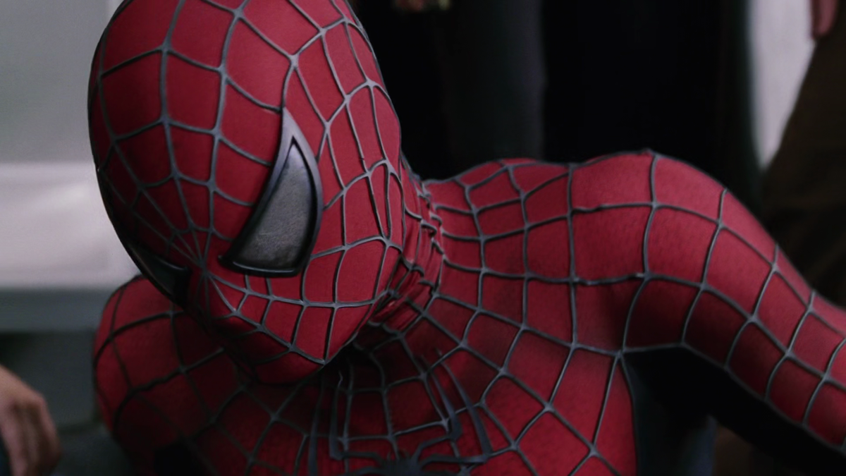 Tricks like these are part of the reasons most people are not aware of faceshells.Raimi used cleverly directing and editing to give the impressions that that's just how Peter looks when he wears the mask, like in a comicbook.And I love it, it's almost magica.It also looks dope