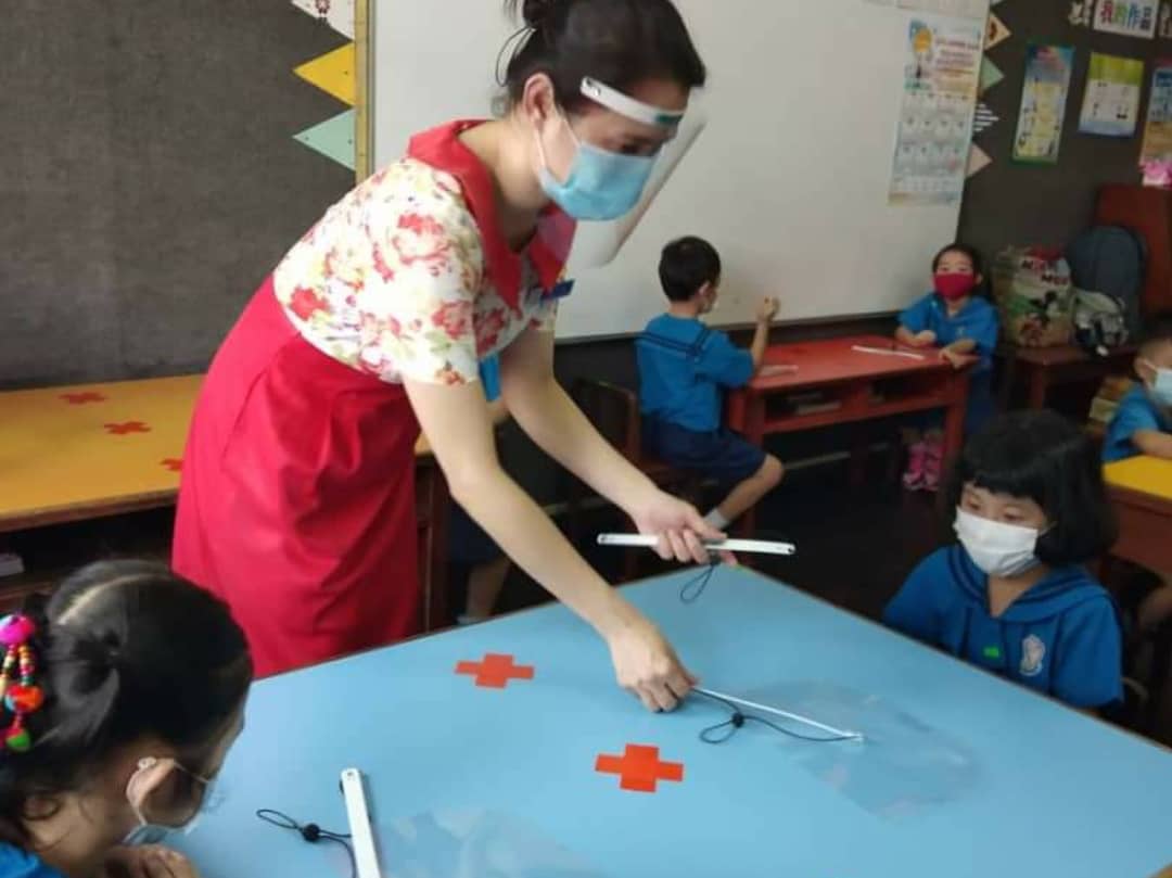 ewcgrp's tweet photo. Using full face shields and face masks donated by EW Biomedical, both teachers and kindergarteners at Tadika Yuk Yu Likas looked ready to take on the day!

Read more: https://t.co/M1nE8fvv4S

#Safety #Facemask #Faceshield #PPE #COVID19 #virus #CSR2020 #EWB #EWBiomedical https://t.co/HSBHNofzeR