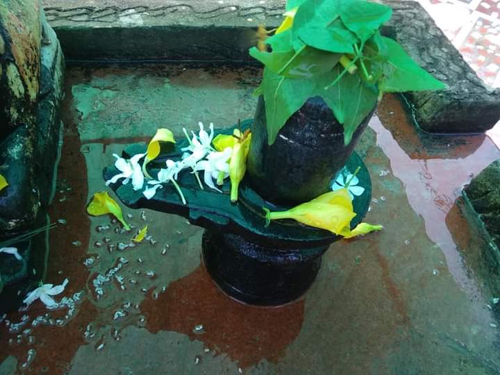 SRunnisaidpur's tweet photo. हर हर महादेव आपका दिन शुभमंगल हो🙏🙏🙏 4/8/2020
बाबा अद्भुत नाथ मंदिर #अन्हारी_धाम #रिगा_सीतामढ़ी 
#Anhari_Dham #sitamarhi https://t.co/IvLyRKPNxH