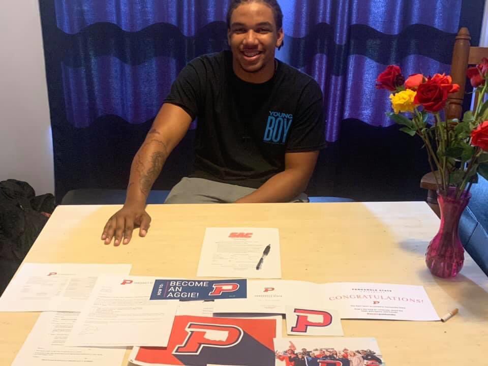 Jmitchell_66's tweet photo. Well it’s official, I’m excited to announce I’ve signed my letter of intent to go to school n play football for @OPSUFootball  .. thanks to @CoachSalomonsky  for this major opportunity.. and @CoachSMartin for everything you and the staff at @NWGRIZZLYFB  did for me and @Domingo_k https://t.co/Jpt4RF38aj
