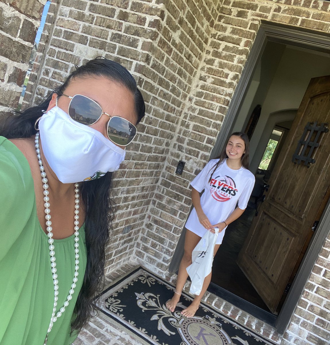 CoachBerSosa's tweet photo. The ๐คฉsmile one these soon to be 9th graders faces was priceless!!! We canโt wait to see our students!! #porchvisits #WeAreProsper #ProsperConvocation #EagleNation ๐๐ฆ
@ProsperISD @ProsperHS @JohnMBurdett @KariRoan https://t.co/1FQ7x76Oi8