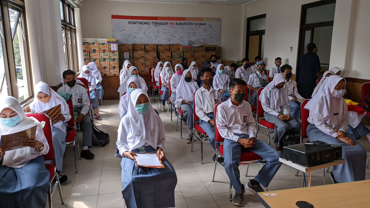pmi_sleman's tweet photo. Saat ini sedang berlangsung Upacara Pembukaan Pelatihan Palang Merah Remaja (PMR) WIRA SMK Muh. 2 Turi, SMK Muh.2 Moyudan Dan SMK Muh. Pakem. Kerjasama dengan Pengabdian Masyarakat FKIK UMY Yogyakarta. 

#Pmisleman #palangmerah https://t.co/WKoQZx8Iqk