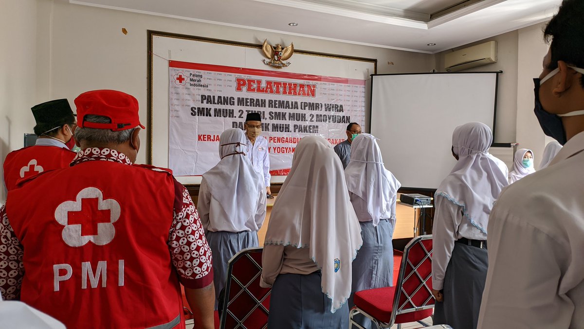 pmi_sleman's tweet photo. Saat ini sedang berlangsung Upacara Pembukaan Pelatihan Palang Merah Remaja (PMR) WIRA SMK Muh. 2 Turi, SMK Muh.2 Moyudan Dan SMK Muh. Pakem. Kerjasama dengan Pengabdian Masyarakat FKIK UMY Yogyakarta. 

#Pmisleman #palangmerah https://t.co/WKoQZx8Iqk
