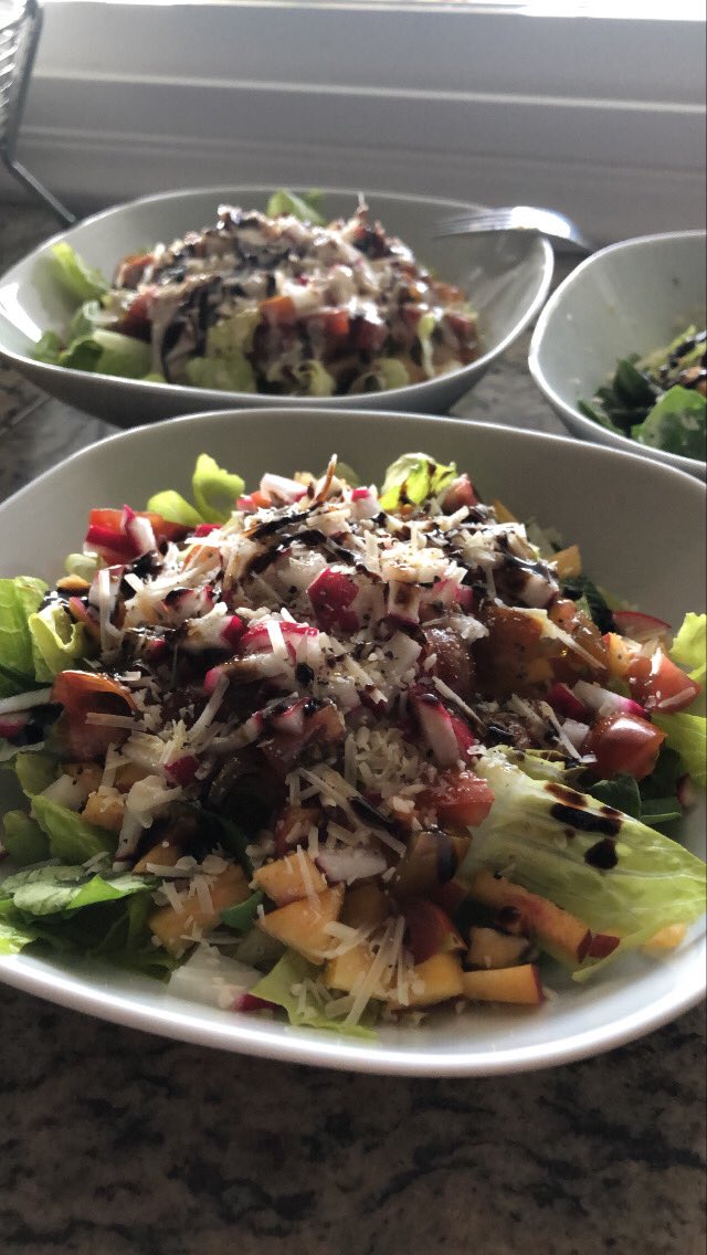 deedeedott's tweet photo. Steak and salads night. #ChefDeeDee π©πΌβπ³ https://t.co/CShLrC3tMn
