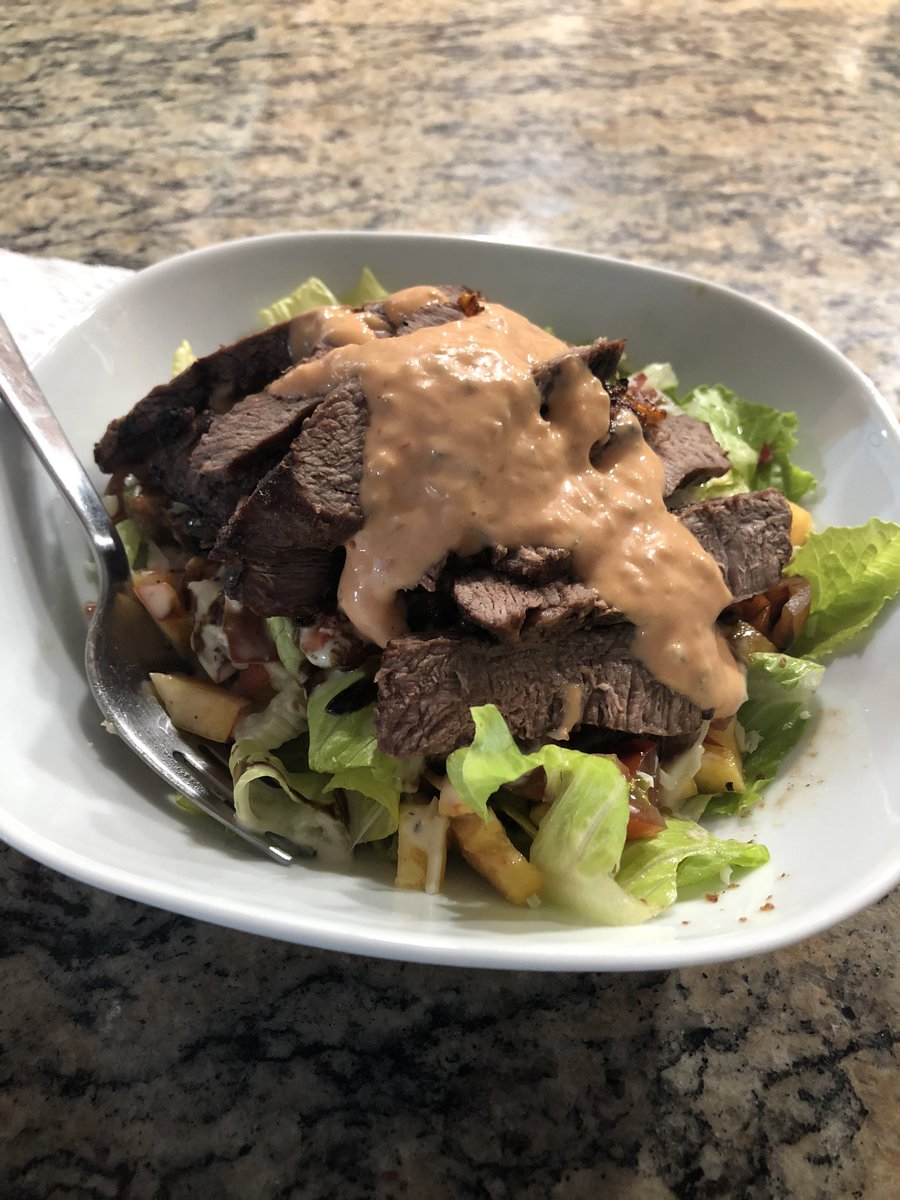 deedeedott's tweet photo. Steak and salads night. #ChefDeeDee π©πΌβπ³ https://t.co/CShLrC3tMn