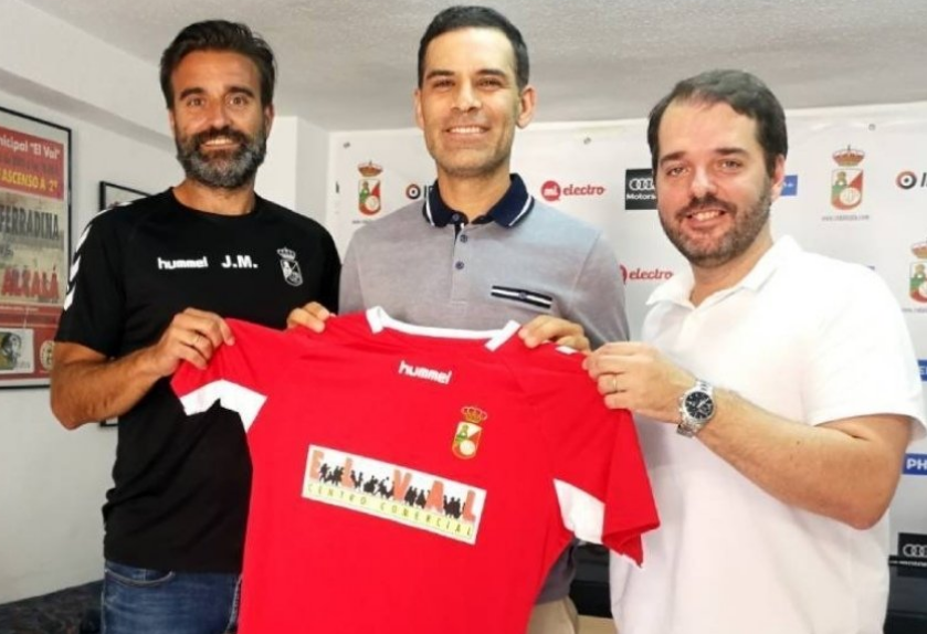 Meganoticias's tweet photo. #MNGDL #Deportes ⚽️🥅El michoacano Rafael Márquez debutará como el nuevo entrenador del Real Club Deportivo Alcalá, equipo que tiene entre su plantel jugadores de entre 14 y 15 años⚽️🥅
💻https://t.co/9jOQ3EQCam
📲La información completa en https://t.co/q4OsAATzig https://t.co/hIa5lFBeCQ