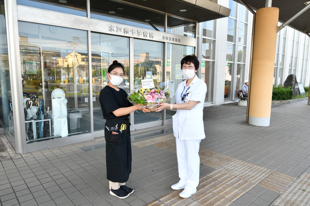 kouhou_mito's tweet photo. 水戸市では、市内の生花店（48店舗）と連携し、福祉や医療施設、幼稚園・保育所など896か所の施設に、花を寄贈する事業をスタートしました。
コロナ禍において、最前線で地域医療や介護体制の維持に尽力されている皆様へ、感謝とエールを届けるとともに、生花店の事業継続にも寄与してまいります。 https://t.co/ZVZIDgw3FV