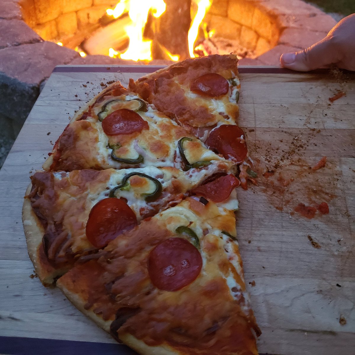 _AndyHofer_'s tweet photo. Grill marks on pizza! #chefgrade #homemade #pizza https://t.co/xeX6I0sDjz