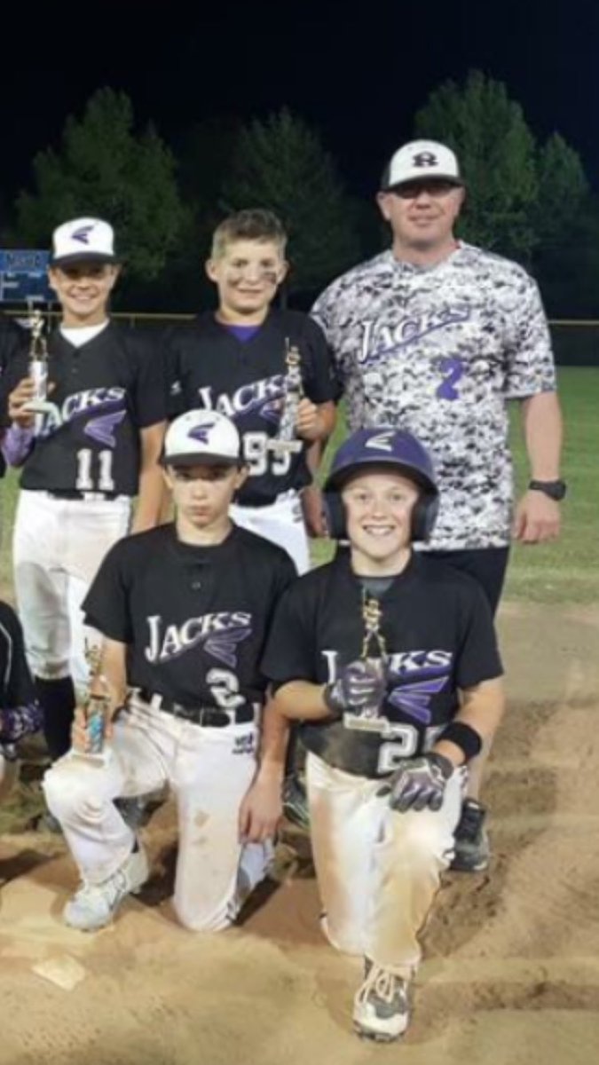 ChanceRJohnson's tweet photo. Not quite sure where to begin tonight.Tracy Gaines was the kind of man everyone should know at some point in life.100% dedication to family, friends and even those he never really knew. Officer, Coach, Dad and friend - you’ll never be forgotten and forever missed. Always present! https://t.co/EI9ZHqRABx