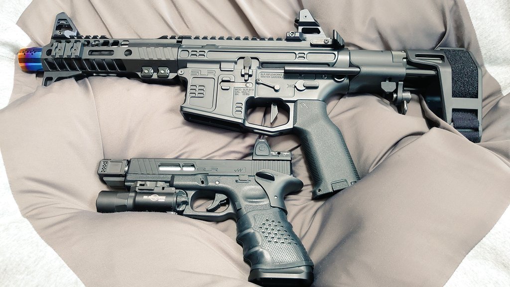 storyram's tweet image. 日曜日は久々のサバゲー！
インドアだし、ようやく形になってきた短いこの子らで行くぞ〜( ･ิω･ิ)
#SLR
#SLRRifleworks