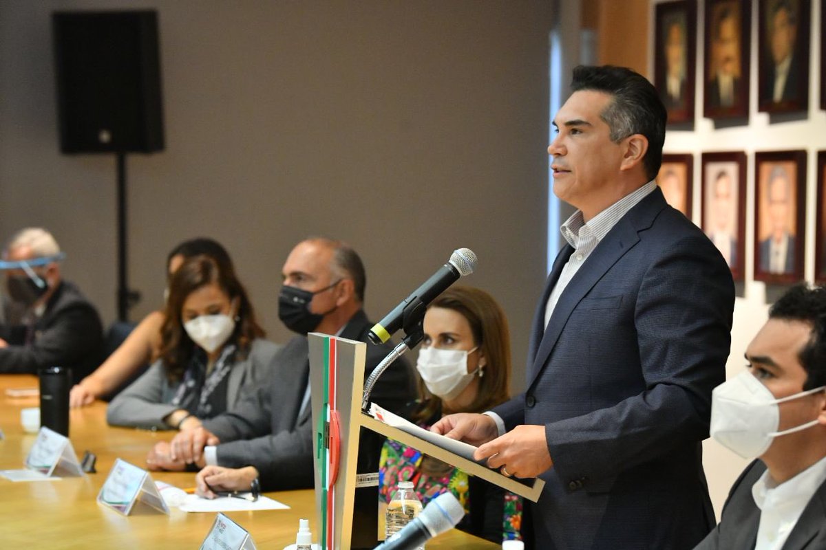 alitomorenoc's tweet photo. Hoy por primera vez en la historia del @PRI_Nacional, nuestro Consejo Político Nacional sesionó de forma virtual. ¡Mi reconocimiento a las consejeras y los consejeros por hacer posible este gran paso en nuestro partido! 🇲🇽 https://t.co/yGbLphqHF4