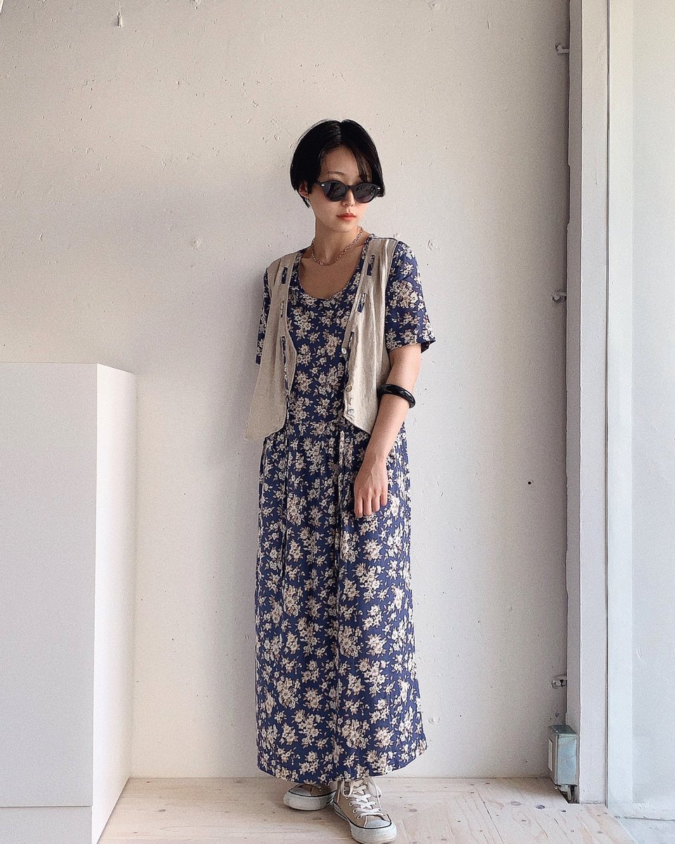 The Corner Tokyo Vintage Docking Design Onepiece マキシ丈の花柄ワンピース 小物はブラックで揃えて 引き締めて 大人コーデの主役にぜひ ワンピースコーデ サングラス 撮影 衣装 スタイリスト 古着コーデ コーディネート コーデ 大人 The Corner Tokyo Vintage Docking Design Onepiece マキシ丈の花柄ワンピース 小物はブラックで揃えて 引き締めて 大人コーデの主役にぜひ ワンピースコーデ サングラス 撮影 衣装 スタイリスト 古着コーデ コーディネート コーデ 大人