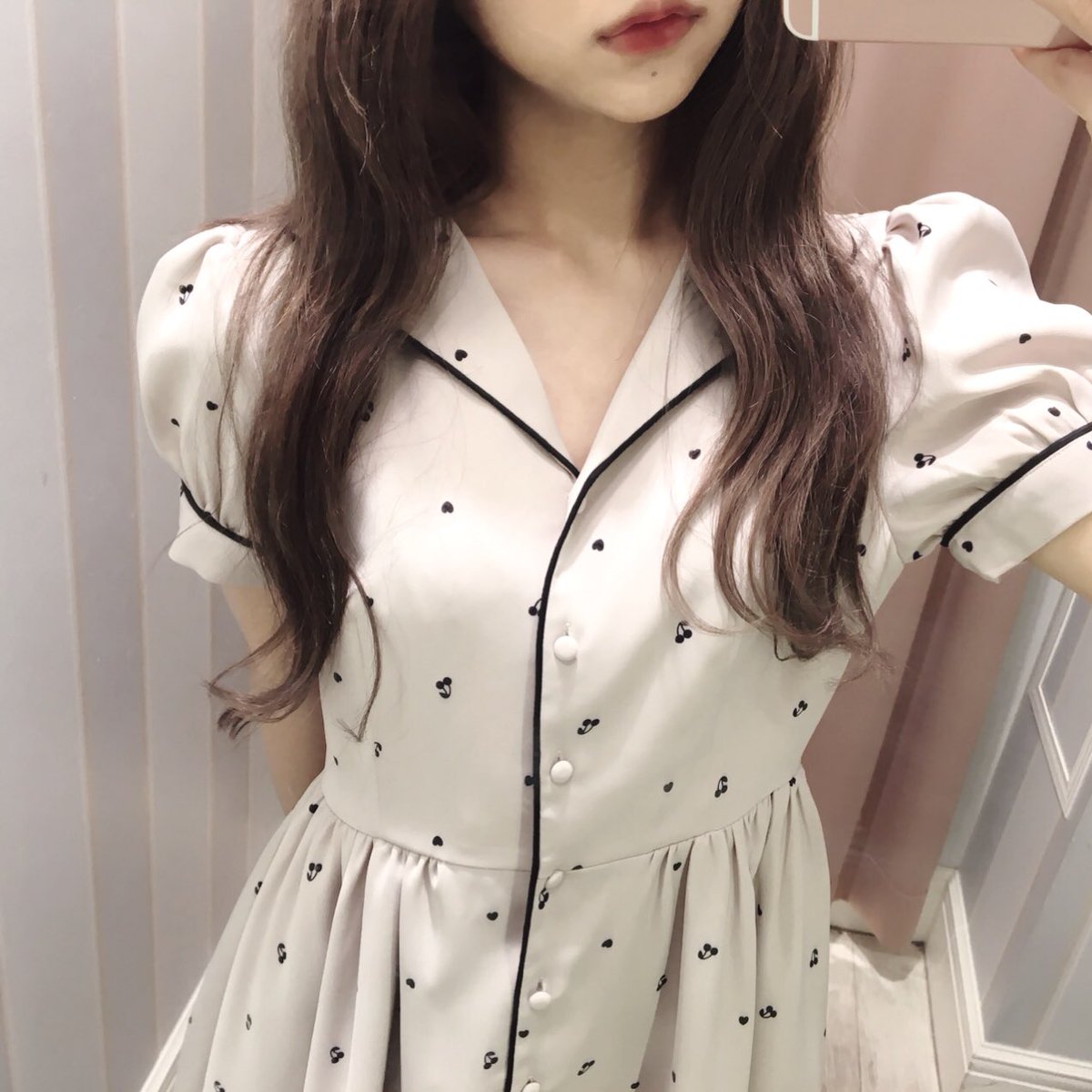Evelyn Evelyn 渋谷109店 𝐀𝐮𝐭𝐮𝐦𝐧 𝐈𝐭𝐞𝐦 今年流行りのシャツ型ワンピ さくらんぼとハートが 散りばめられたデザインで 女の子らしくかわいい雰囲気に オリジナルハートチェリーop 7 900 Tax ただいま秋物商品が続々と 入荷して Evelyn Evelyn 渋谷109店 𝐀𝐮𝐭𝐮𝐦𝐧 𝐈𝐭𝐞𝐦 今年流行りのシャツ型ワンピ さくらんぼとハートが 散りばめられたデザインで 女の子らしくかわいい雰囲気に オリジナルハートチェリーop 7 900 Tax ただいま秋物商品が続々と 入荷して