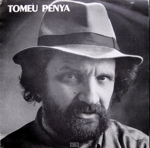 #taldiacomavui de fa 32 anys el cantautor <a href="/tomeupenya/">Tomeu Penya (oficial)</a> va actuar al Parc de Sant Jordi de #Reus <a href="/reuscultura/">Reus Cultura</a> en el cicle “Estiu festiu” per presentar les cançons del disc “Arrels”. Ho explica el <a href="/cracksona9/">Jordi Sugranyes</a> a la pàg 24 del llibre dels <a href="/30anys/">Joventut i més enllà</a> de música en català