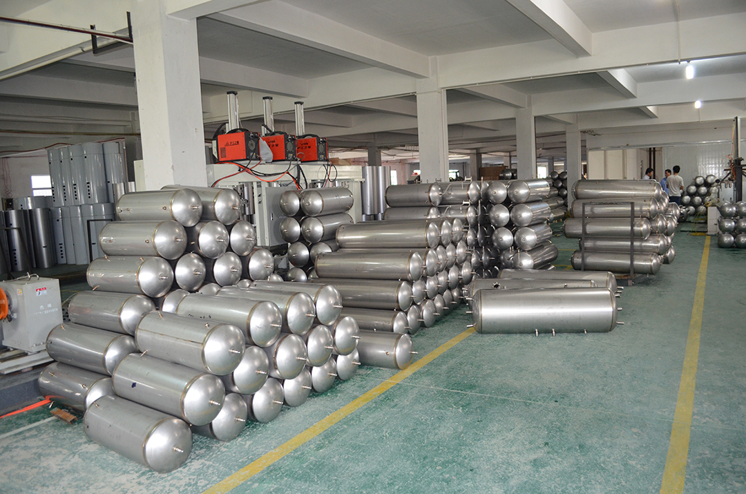 HammyMillionsun's tweet photo. After coating,the stainless steel tank will have a attractive appearance.
#solarwatertank #solarwaterheatertank https://t.co/hKsyHbiDdF