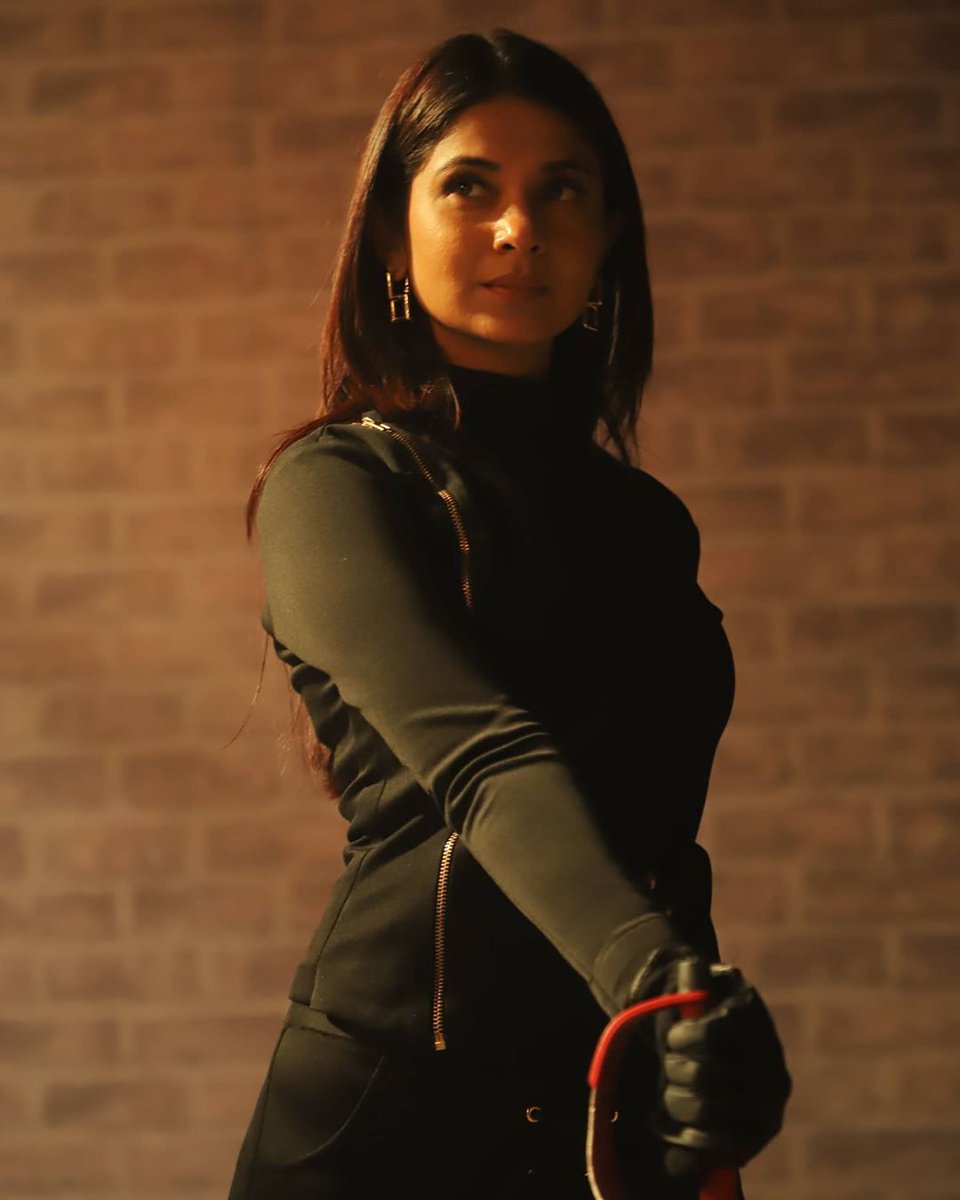 Day 4 - in black   #jenniferwinget   #beyhadh   #beyhadh2   #bepannaah   #CodeM   #MayaAgain   #Saraswatichandra   #Maya   #DillMillGayye