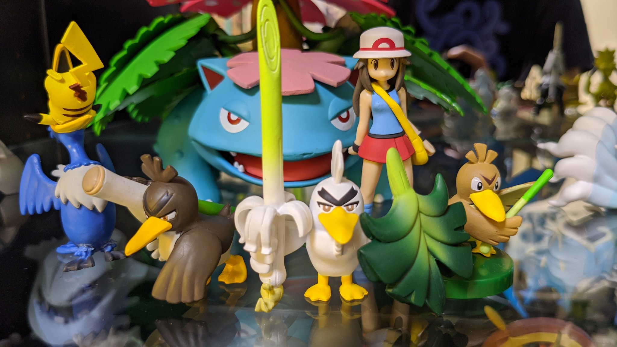 たかさおじさん モンコレボックスのガラルカモネギようやく見つけたぞ 隣のはモンコレのネギガナイト 予定されてるスケールワールド本家のネギガナイトも楽しみですね テラリウムのカモネギは小さめでxsサイズ 分の1スケールのフィギュア探して