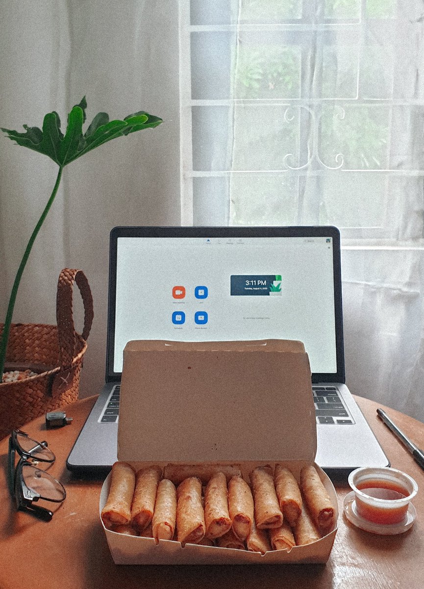 TheevoiCED's tweet photo. Ang sarap ng Lumpia. Hindi deserve ng mga incompetent na politiko. https://t.co/LrP6Gm48Vz