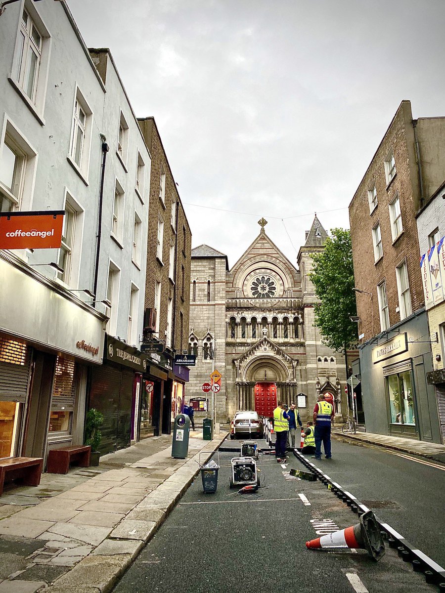 Hard working early birds at 0630 this morning, lads from <a href="/DubCityCouncil/">Dublin City Council</a> were pressing ahead with a new footpath extension. Means by the end of this week several businesses on South Anne Street can avail of licensed outdoor seating 7 days a week 🤸🏻‍♀️☕️👊