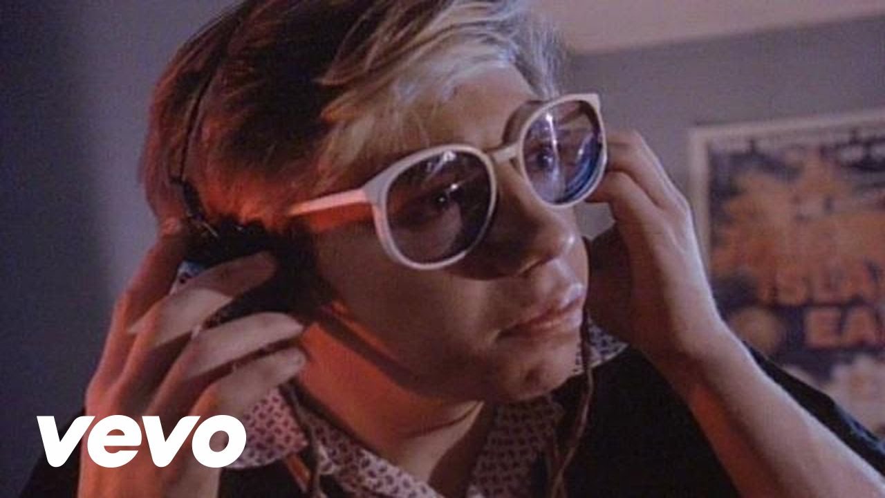 Happy Birthday to guitarist Paul Reynolds! What\s your favourite Flock Of Seagulls track? 