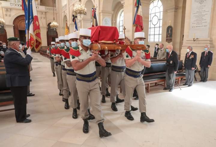 EditionsNimrod's tweet photo. Merci à l'ANAPI et au général Latanne pour ces photos de la messe d'adieu au médecin colonel Rondy, médecin héroïque du 1er BEP à DBP. Le COVID a compliqué l'hommage qui devait lui être rendu, mais il était dans la pensée de nombreuses personnes. 
Au revoir colonel ! 🙏 https://t.co/mfh9Y2m33A