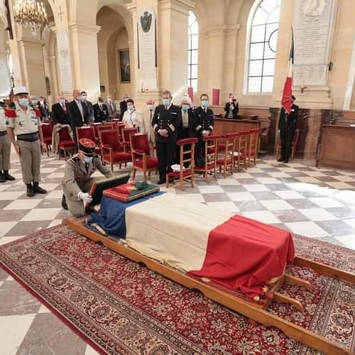 EditionsNimrod's tweet photo. Merci à l'ANAPI et au général Latanne pour ces photos de la messe d'adieu au médecin colonel Rondy, médecin héroïque du 1er BEP à DBP. Le COVID a compliqué l'hommage qui devait lui être rendu, mais il était dans la pensée de nombreuses personnes. 
Au revoir colonel ! 🙏 https://t.co/mfh9Y2m33A