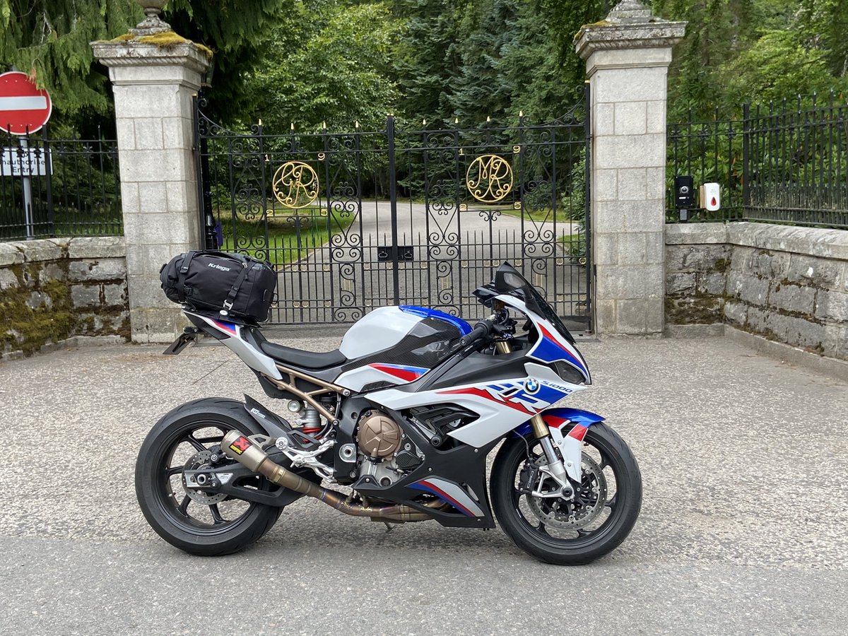 Gates of Balmoral, no entry 🤷🏻‍♂️ promised to be quiet 🤐 #scottishtour #s1000rr