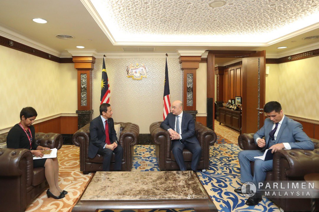 MYParlimen's tweet image. Kunjungan Hormat ke atas YB Datuk Azhar Azizan Harun, Yang di-Pertua Dewan Rakyat oleh HE Mr. Ravshan Usmanov, Ambassador of Uzbekistan to Malaysia di Pejabat Yang di-Pertua Dewan Rakyat. (4/8/2020)

📷 Parlimen Malaysia | Adnan Khalip 

#ypdr
#dewanrakyat
#parlimenmalaysia