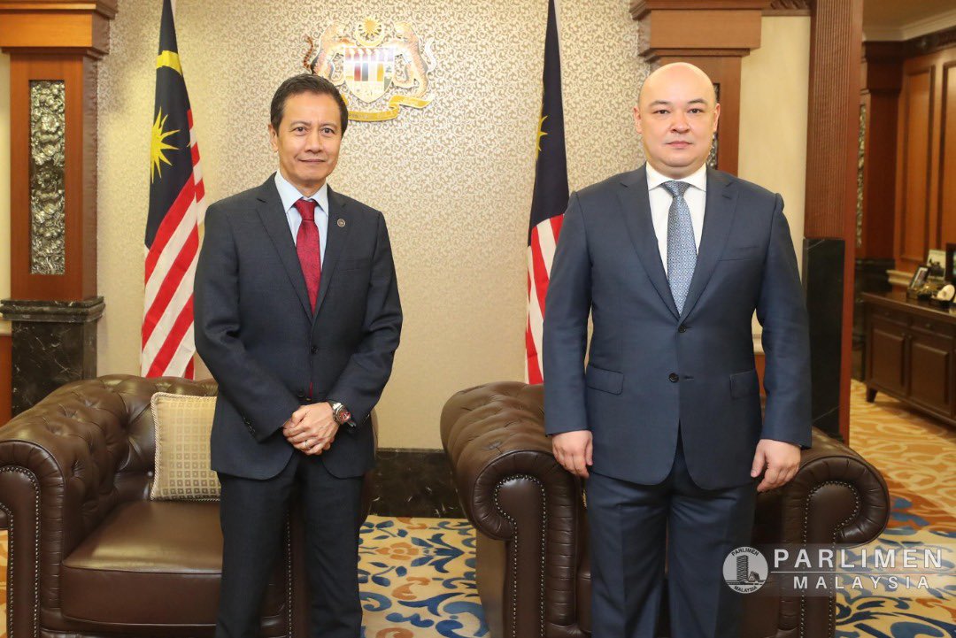 MYParlimen's tweet image. Kunjungan Hormat ke atas YB Datuk Azhar Azizan Harun, Yang di-Pertua Dewan Rakyat oleh HE Mr. Ravshan Usmanov, Ambassador of Uzbekistan to Malaysia di Pejabat Yang di-Pertua Dewan Rakyat. (4/8/2020)

📷 Parlimen Malaysia | Adnan Khalip 

#ypdr
#dewanrakyat
#parlimenmalaysia
