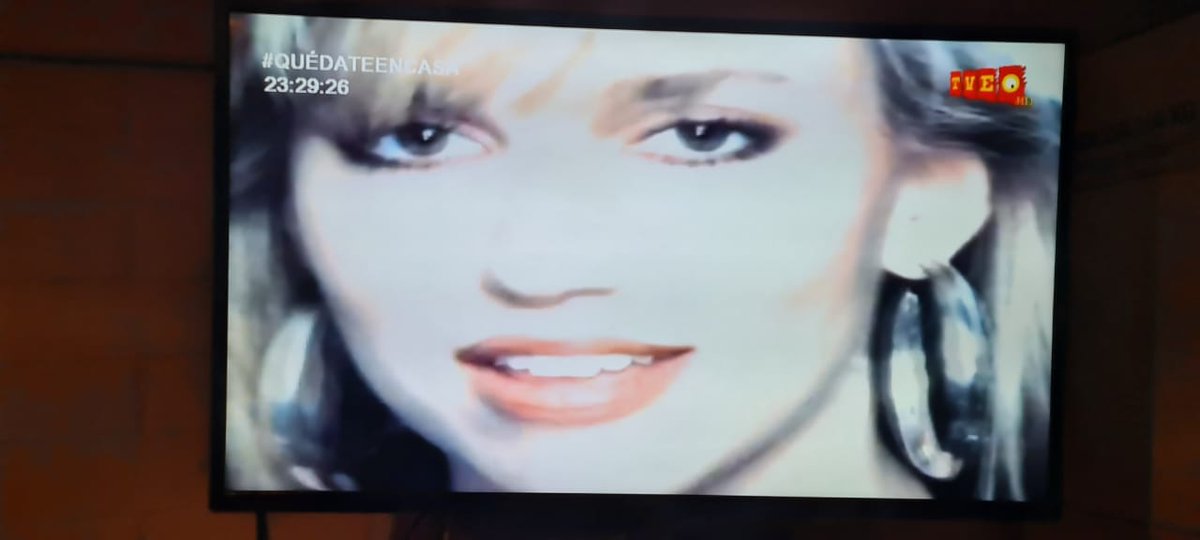 Mariofaray's tweet photo. @DebbieGibson always present in TVEO HD in Santiago, Chile... we miss you Debbie! Come back soon !!! BTW, I sent you a DM... 😘 hugs 🤗 https://t.co/HQUoKJ3hU9