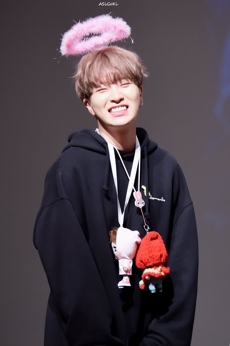 Youngjae as Grover: Youngjae has always been a ray of sunshine nd without his lively personality, the members would lack some positive energy. He has the characteristics of a leader and uses them to defend/protect when needed. Just because he is joyful doesn’t mean he is easy.