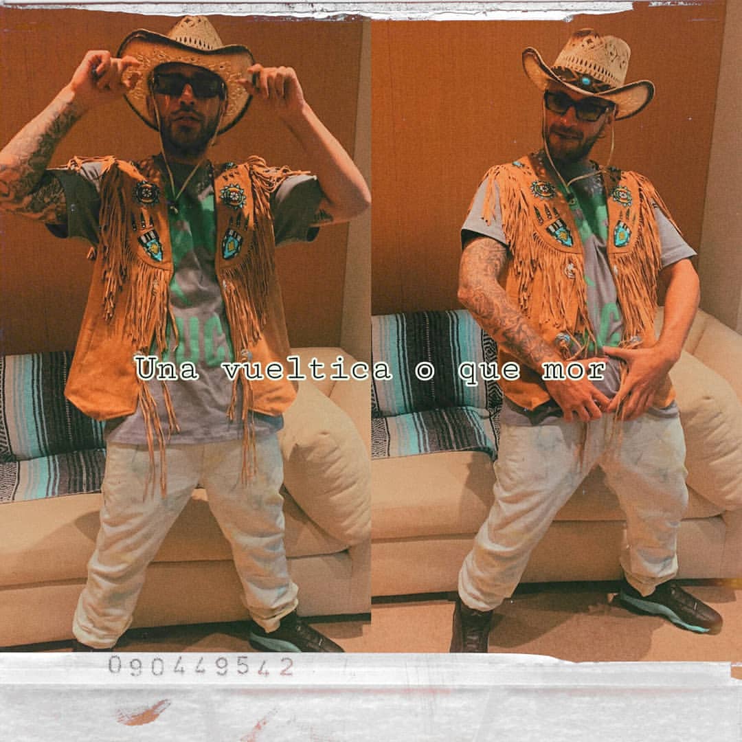 teamfeidmty's tweet photo. ¿Una vueltica o que mor? @ferxxo4 🤔🤠.
•
•
#teamfeid #ferxxo #feid https://t.co/vHBbX0L2kp