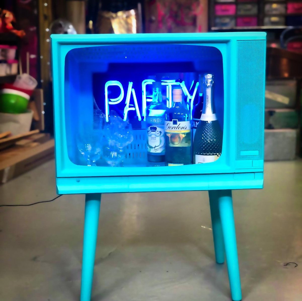 mucknbrass's tweet photo. I saved an an 80โs #Television from landfill on last nights #theweekendworkshop
I know what I love looking at the most ๐๐ https://t.co/AWnpImQJIU
