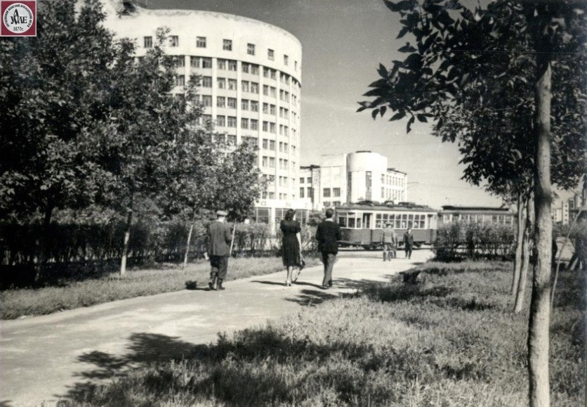 С 4 августа музей начинает принимать экскурсионные группы! Пока на экскурсию могут записаться не более 5 человек.

Заявки принимаются по телефонам:
358-95-27 (Отдел археологии), 350-67-71 (Отдел истории), 350-77-22 (отдел истории Романовых)

Приходите! Будем рады вас видеть!