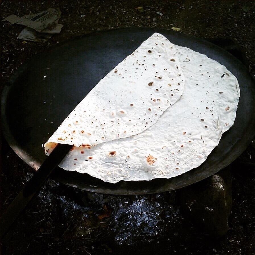 Benim doğduğum coğrafyada önce kadınlar uyanır, sonra güneş doğardı; güneşi kadınlar doğururdu..
Yüreği kavruk,Anadolu kadını ne güzelsin...
#Hayırlısabahlar
