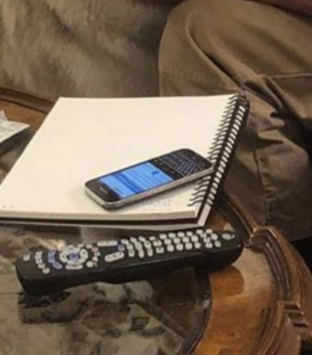 joshuatopolsky's tweet image. I&apos;m dying..... Andrew Cuomo uses a....... BlackBerry Classic???