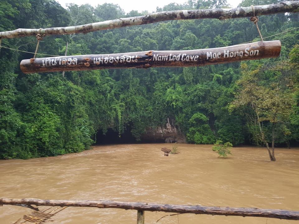 TATmaehongson's tweet photo. ประกาศ!!

ถ้ำน้ำลอดขอประกาศปิดให้บริการการเข้าเยี่ยมชมภายในถ้ำเบื้องต้น เป็นเวลา 3 วัน ตั้งแต่วันที่ 3-5 ส.ค.63 เนื่องจากฝนตกหนักและเกิดน้ำป่าไหลหลากภายในถ้ำ หากสถานการณ์ดีขึ้นจะแจ้งให้ทราบโดยทั่วกันครับ

#TATmaehongson #เที่ยวแม่ฮ่องสอน #Greenseason #ถ้ำน้ำลอด https://t.co/vz0LWBDVA5