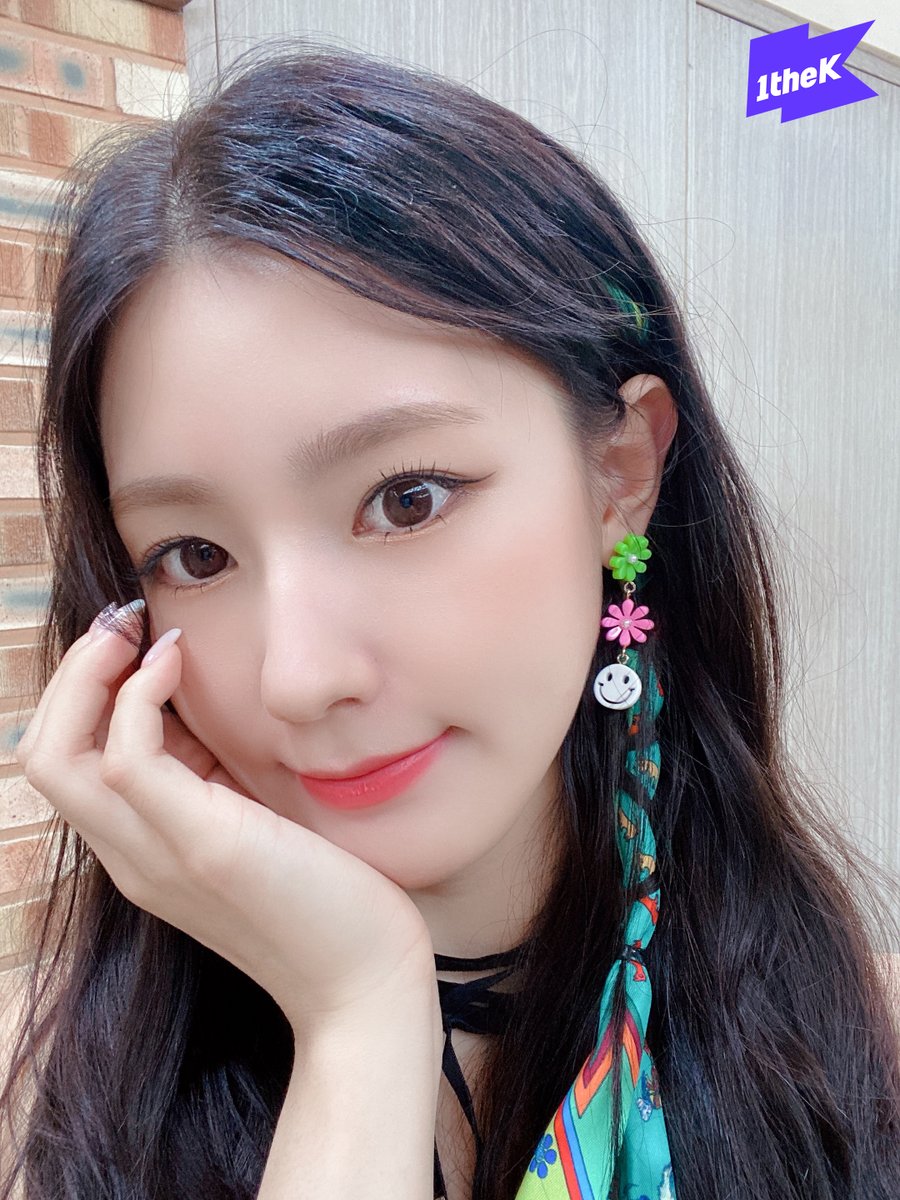1theK's tweet photo. 덤디덤디🥁(원덕후 여름휴가 반납함😎) 덤디덤디🥁(왜냐면 울 #여자아이들 #테이크원 셀카 미모가) 덤디덤디🥁(하와이고) 덤디덤디🥁(몰디브고) 덤디디덤덤🥁(파라다이스니까🏝️) #GIDLE #DUMDiDUMDi #미연 #민니 #소연 @G_I_DLE

#Take1 👉https://t.co/oh6CmT9hpa https://t.co/7WBBuUYR4k