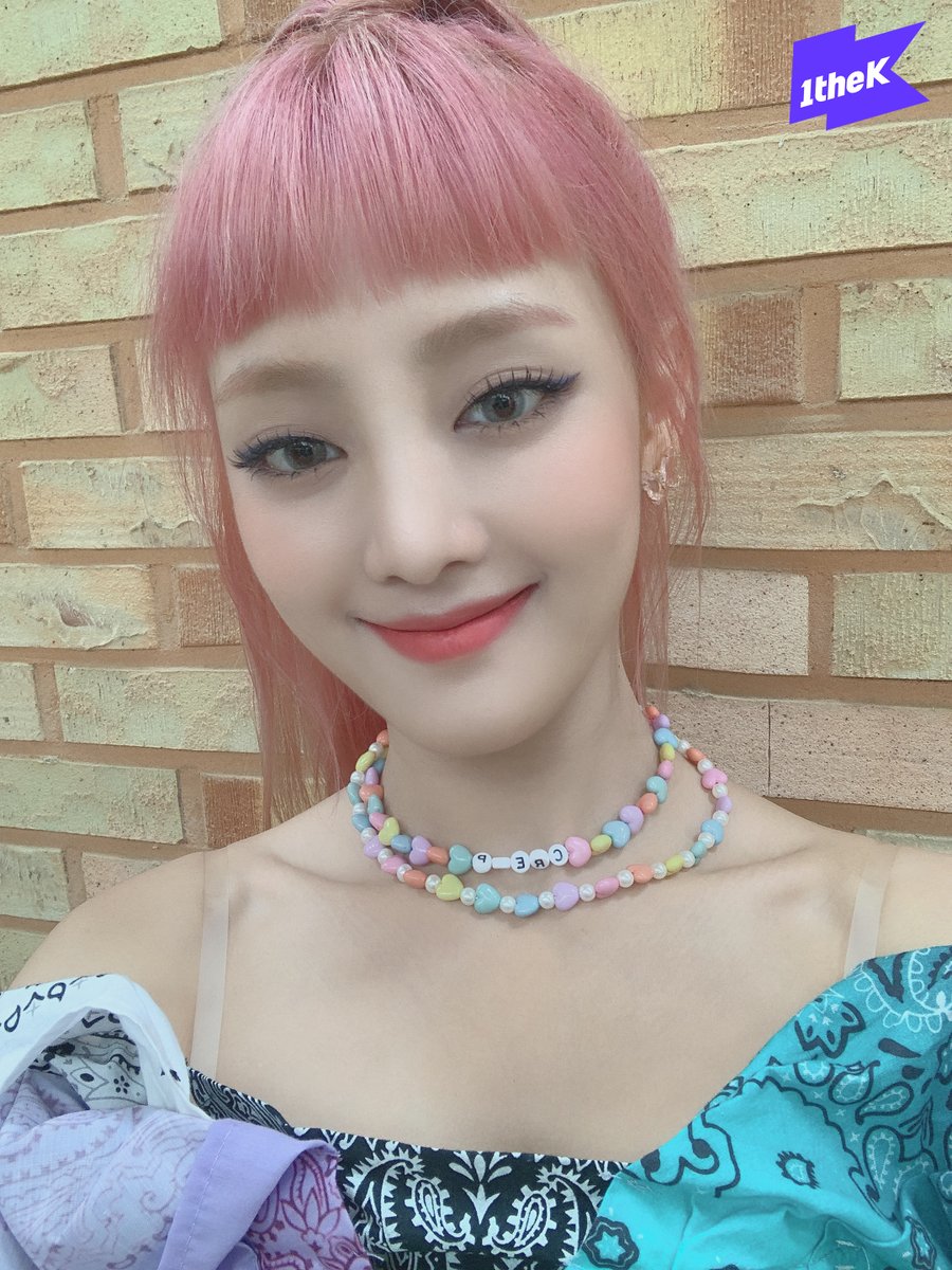 1theK's tweet photo. 덤디덤디🥁(원덕후 여름휴가 반납함😎) 덤디덤디🥁(왜냐면 울 #여자아이들 #테이크원 셀카 미모가) 덤디덤디🥁(하와이고) 덤디덤디🥁(몰디브고) 덤디디덤덤🥁(파라다이스니까🏝️) #GIDLE #DUMDiDUMDi #미연 #민니 #소연 @G_I_DLE

#Take1 👉https://t.co/oh6CmT9hpa https://t.co/7WBBuUYR4k