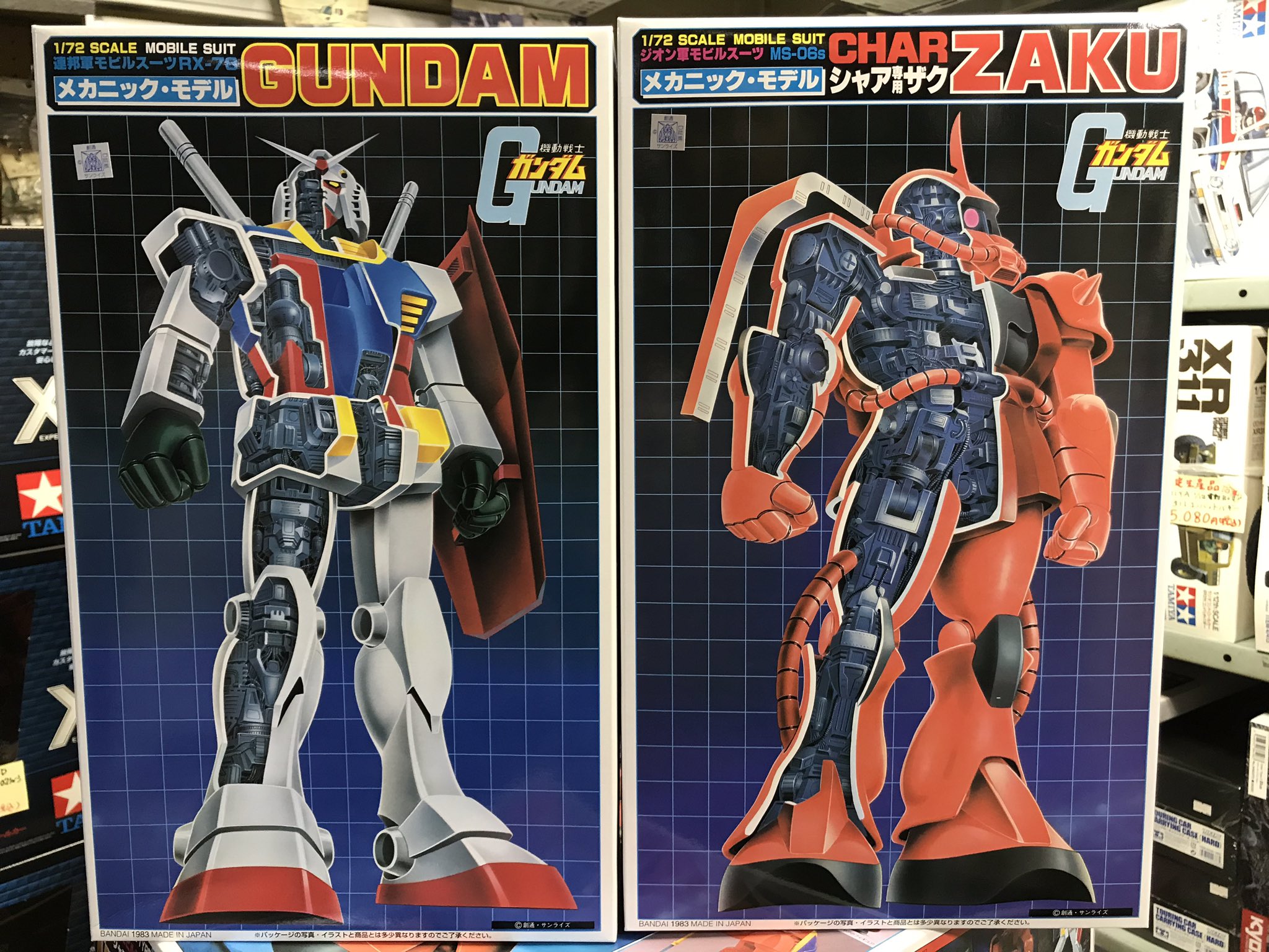 オーム模型 本店入荷商品 ガンプラ旧キット というかガンプラ史上でも特異なスケールの1 72メカニック モデル ガンダム シャア専用ザク 入荷しましたヽ 箱絵のような感じで組み立てても内部構造が見えるようにパーツが分割されて さらに電飾も