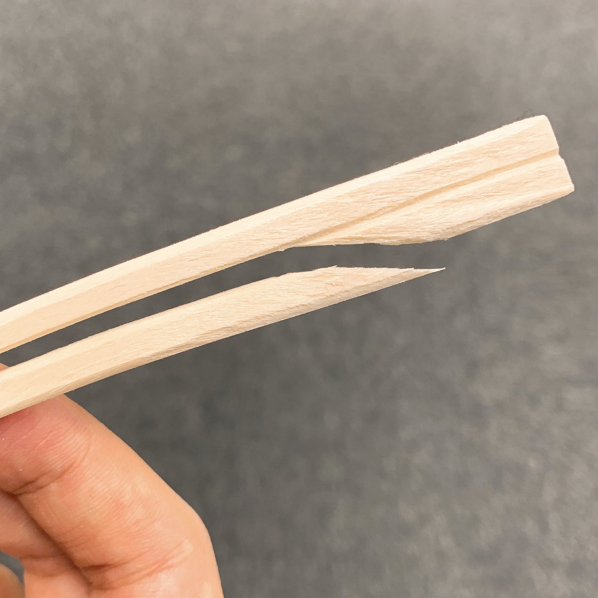 使用済み割り箸（片方） 使用済み割り箸（片方）