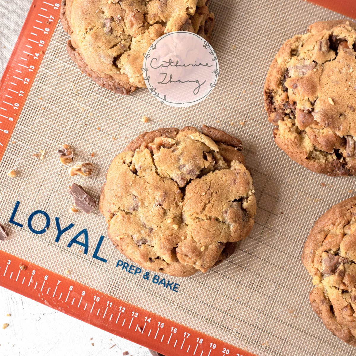 LOYALBakeware's tweet photo. Delicious gooey chocolate chip cookies.  Just want you need in lockdown.. and out of lockdown, and around lockdown.. anytime really!  Created by the fabulous @catherine.justdessertsau, these cookies baked perfectly on a LOYAL Prep and Bake Mat, are to die for. https://t.co/8PfVBSDqGs