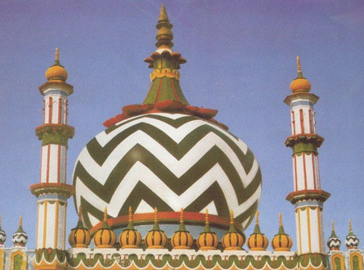 In our age, the only group of Sunnis in the subcontinent, that is compatible with Sufis and Kalām scholars all over the world are either among the students of Alahazrat or his admirers and are therefore, known as Barelwis.