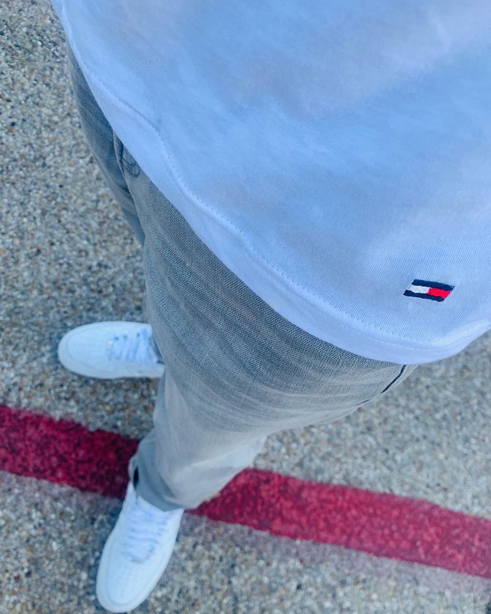 OOTD
.
#tommyhilfiger
#joggerpants
#nike
#nikeairforceone