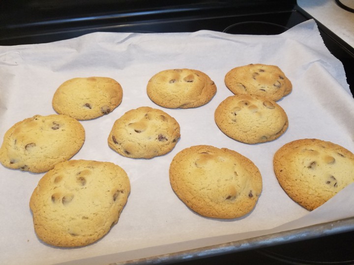 Jess_Haines's tweet photo. Nothing like a bit of late night chocolate chip cookies. https://t.co/dLqafhtEFO