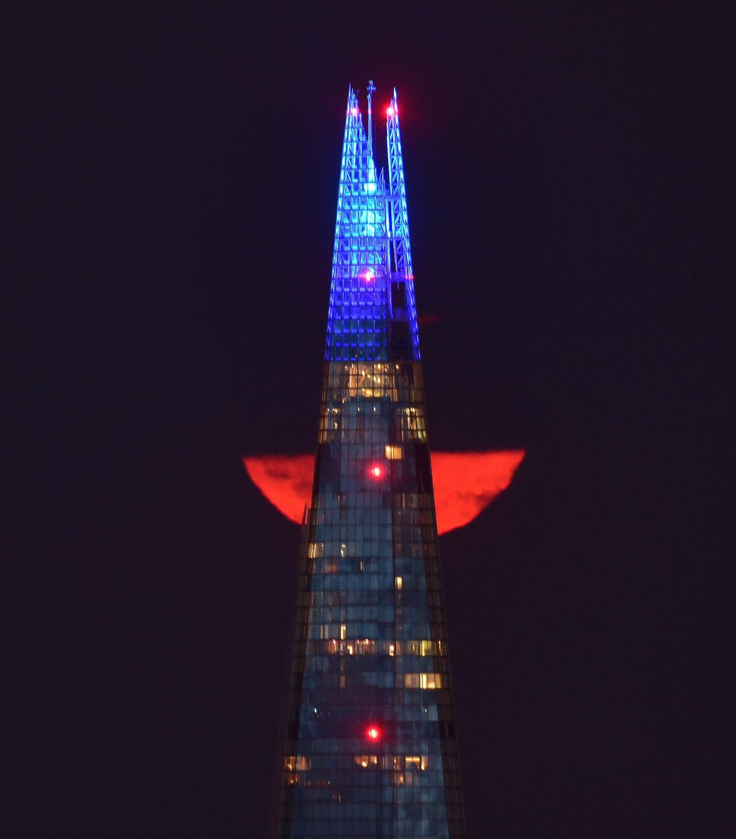 Never knew there were so many different full moon names until <a href="/JeffOvers/">Jeff Overs</a> started posting his photos. This one is #SturgeonMoon rising over London last night