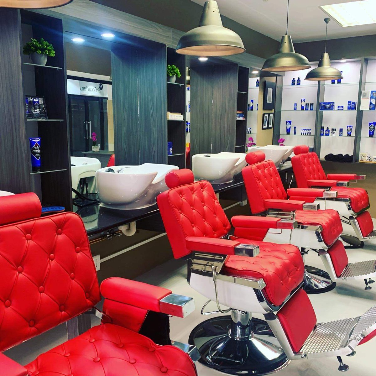 Hello guys my big brother opened a a beautiful saloon in PTA CBD The Man Cave is ready to welcome you.
266 Francis Baard street, Pretoria CBD BOOK NOW! 0824551469

Kindy retweet this please 🙌🙏❤️