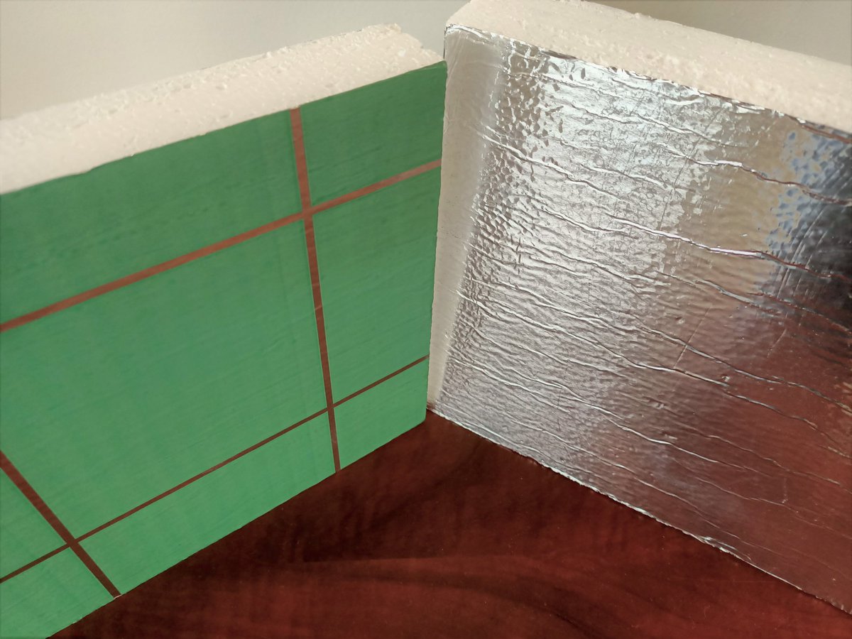 The Foilboard® Green panel is designed as a pure aluminium faced product; one side is coated in a green anti-glare layer for use in applications, where the sun may create glare issue on the construction site. Although one side has anti-glare, both sides provide a radiant barrier.